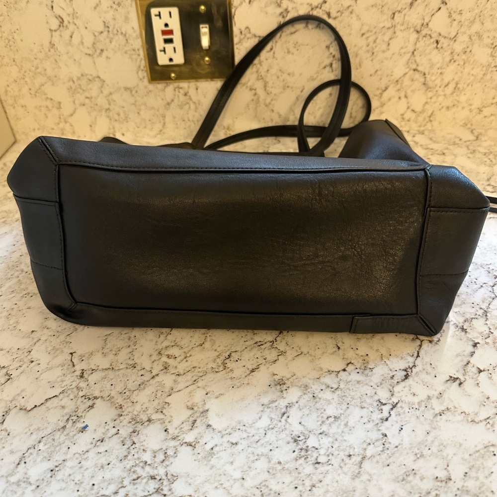 Elena Ghisellini  Black Leather Tote with Zipper Accent - Picture 9 of 13